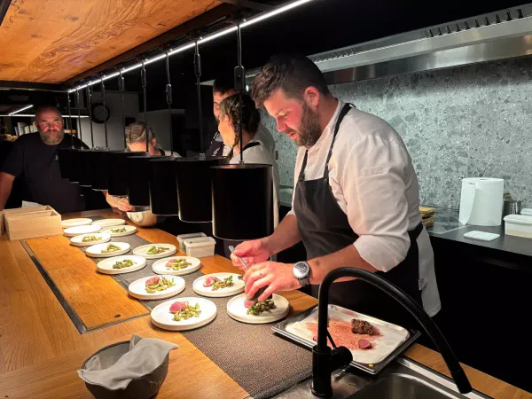 Wald, Wasser und Feuer:  Das „Four Hands Meeting“ der Restaurants Grič und Horváth